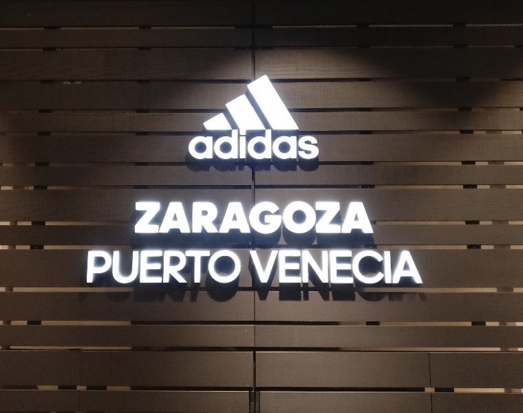Adidas abre 300 metros en Puerto Venecia - Diffusion Sport