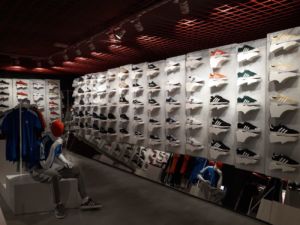 La decimotercera tienda Wanna Sneakers aterriza en Canarias - Diffusion  Sport
