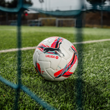 Puma descubre el balón de la Liga 2024-25 de fútbol